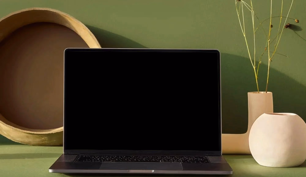 Laptop met webdesign project — alpacado